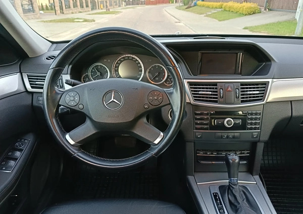 Mercedes-Benz Klasa E cena 40900 przebieg: 242000, rok produkcji 2011 z Nidzica małe 704